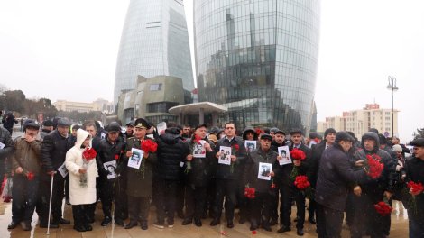 Vəhdət Partiyası 150 şəhidin şəkli ilə yürüşə çıxdı - FOTO