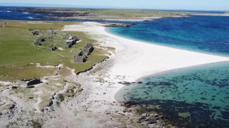 Avropa yaxınlığında təmiz çimərlikləri və təbii möcüzələri olan boş adalar