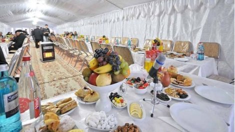 Yas biznesi Bakıda ehsanın yığışdırılmasına imkan vermir