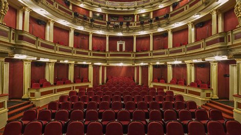 Dövlət teatrlarında baş rejissor ştatı ləğv edildi