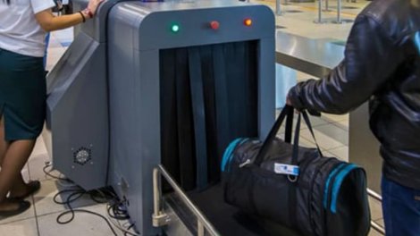 
Vəzifəli şəxs 18 kq qızılla tutuldu- Evindən silah çıxdı