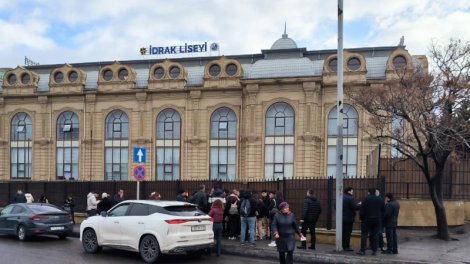 "İdrak Liseyi"ndə şagird müəllimi güllələdi
