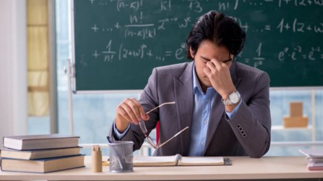 Müəllim nüfuzuna güllə atıldı
