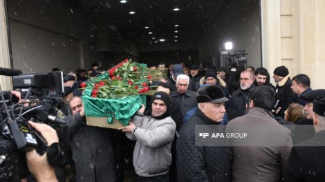 Fəzail Ağamalı dəfn edildi