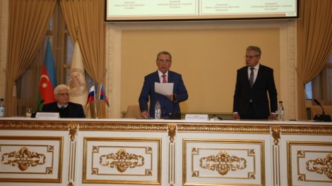 Ramiz Mehdiyevin Rusiyaya zəng edərək danışdığı qadının kimliyi məlum oldu