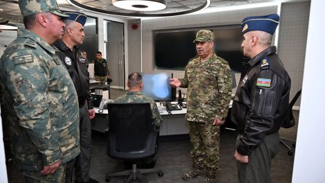 Zakir Həsənov hava hücumundan müdafiə bölmələrinin fəaliyyətini yoxlayıb