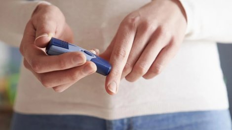 Qan şəkərinin səviyyəsini normallaşdırmaq üçün nə yemək lazımdır?