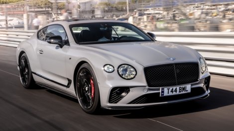 Bakıda müsadirə olunmuş "Bentley" hərraca çıxarılır