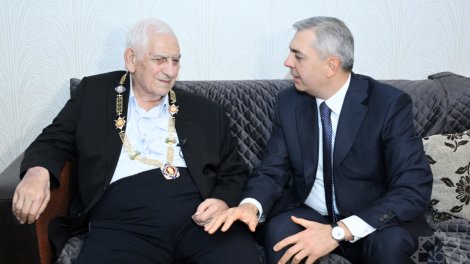 Nəriman Həsənzadəyə &ldquo;Heydər Əliyev&rdquo; ordeni təqdim olundu - FOTOLAR