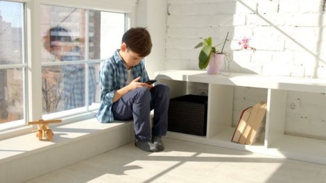 Uşaqların sosial şəbəkələrə girişinə məhdudiyyətlər nə vaxtdan olacaq?