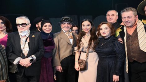 Leyla Əliyeva "Neft bumu hamıya gülümsəyir" tamaşasında - FOTOLAR