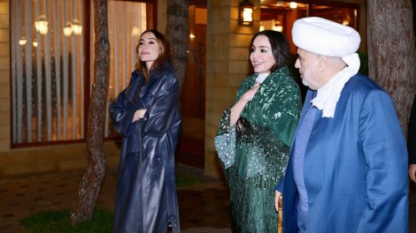 Prezidentin qızları iftar mərasimində - FOTOLAR