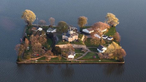 Gölün ortasında bir qala: Almaniyanın ən kiçik yaşayış adası necə yarandı?
