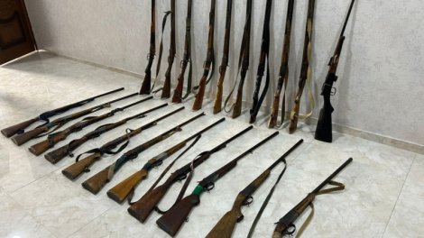 Polis xeyli silah-sursat topladı