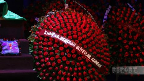 İlham Əliyev və Mehriban Əliyeva Rasim Balayevlə vida mərasiminə əklil göndərib - FOTO