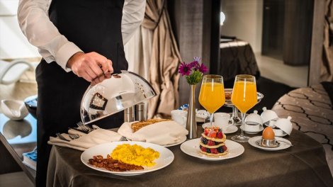 &ldquo;Gilavar&rdquo; kafesi hərraca çıxarılır