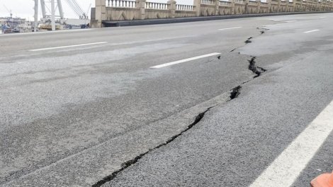 Bibiheybət yolunda torpaq sürüşməsi təhlükəsi: Hərəkət qismən məhdudlaşdırıldı
