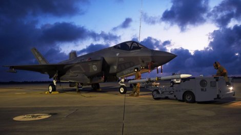 Uzaq məsafələrdə hədəfləri vura bilən 6 "hava&ndash;hava" raketi