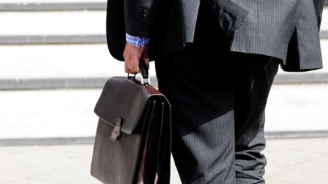 Torpaqları dəyərindən ucuz satan vəzifəli şəxsə cinayət işi açıldı