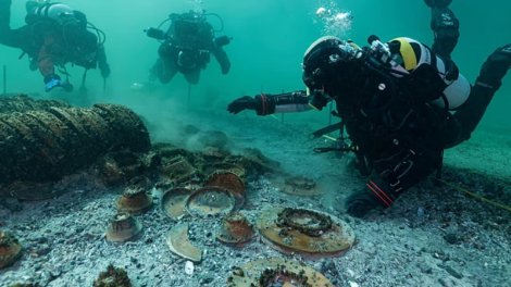 Arxeoloqlar gölün dibindən Roma imperiyasına aid 1000-dən çox xəzinə çıxardı