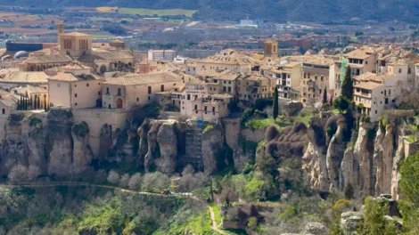 İspaniyada evləri sanki havada asılı qalan şəhər: Başqa hansı özəllikləri var?