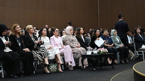 Mehriban Əliyeva Antalyada Fələstinlə bağlı paneldə iştirak etdi - FOTO