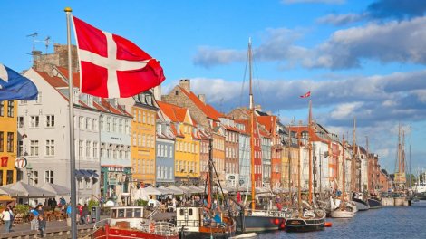 Danimarkada gecə küçələr qırmızı işıqla işıqlandırılır - Səbəbi nədir?