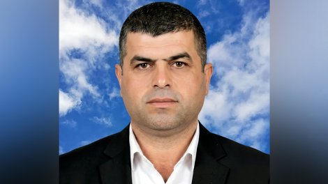 İki avtomobilin arasında qalaraq öldü