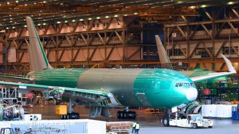 "Boeing" dünyanın ən böyük iki mühərrikli yük təyyarəsini təqdim etdi