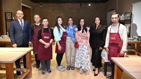 Leyla Əliyeva və Arzu Əliyeva Şəkidə "ABAD" Keramika və Tətbiqi Sənət Mərkəzi ilə tanış olub - FOTO