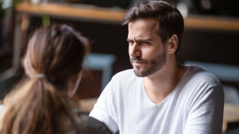 Psixoloq: "Birtərəfli ünsiyyət emosional istismarın əlamətidir"