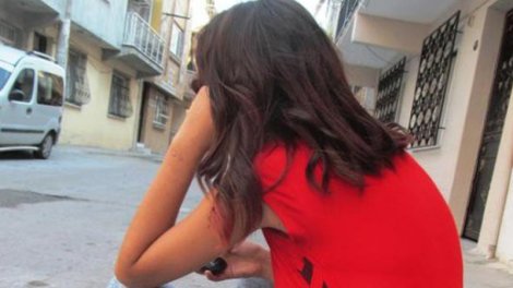 14 yaşlı qızları evdən uzaqlaşdıran nədir?
