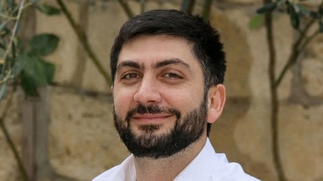 
Təbrizin ölümündə təqsirləndirilən məhkəməyə gec gəldi- Həbs olundu