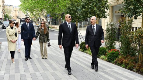 Prezident və birinci xanım İslam Səfərli küçəsinin yenidənqurmadan sonra açılışında iştirak etdi - FOTO