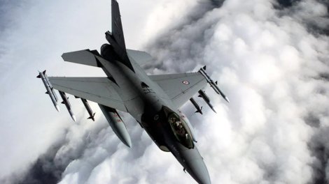 Ukraynalı F-16 pilotları GPS olmadan "kor-koranə" döyüşməyi öyrənirlər - BI