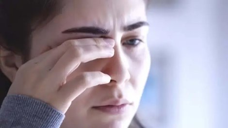 Gözlərdə görünməyən yanıq: Yanma və bulanıq görmə xəbərdarlıq əlaməti ola bilər