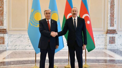 İlham Əliyev Tokayevi doğum günü münasibətilə təbrik edib