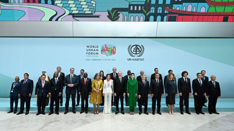 Prezidentlə xanımının rəsmi qonaqlarla birgə FOTOSU