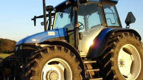 
Traktoru arxaya verərkən- Anasının ölümünə səbəb oldu