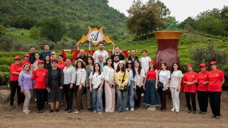 Jurnalistlər üçün çay plantasiyasına mediatur təşkil olunub

