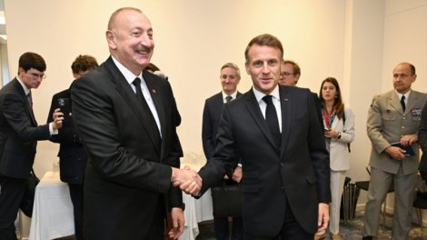 Makron İlham Əliyevə zəng etdi

