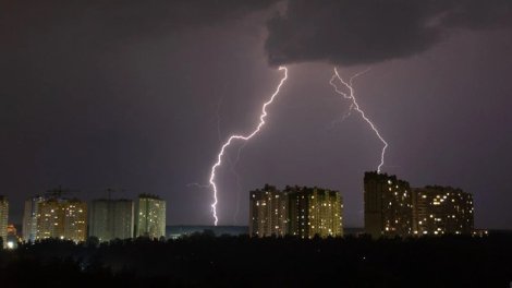 Göy gurultusundan əvvəl elektrikdən ayırmaq lazım olan 5 cihaz