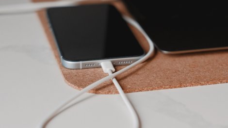 Sürətli şarjın smartfonlara mənfi təsiri açıqlandı