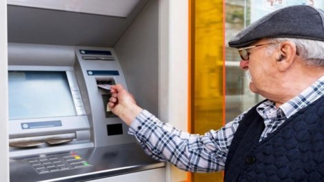 Pensiya və maaşları istənilən bankdan almaq mümkün olacaq