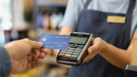 Hansı ilə ödəniş daha təhlükəsizdir: Kart, bank tətbiqi yoxsa QR kod?
