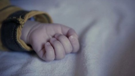 1 yaşlı uşaq qızdırmadan öldü