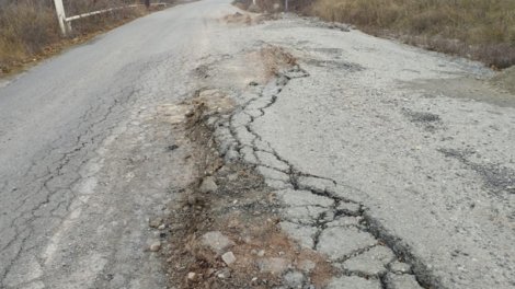 Yağışlardan sonra bərbad halda qalan Bakının yolları
