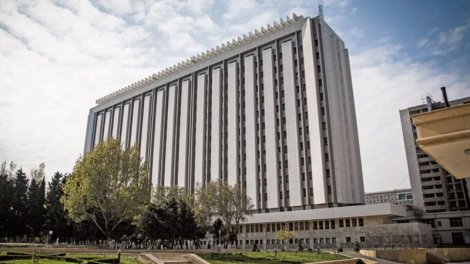 Memarlıq və İnşaat Universitetinə məxsus avtomobil hərraca çıxarılır