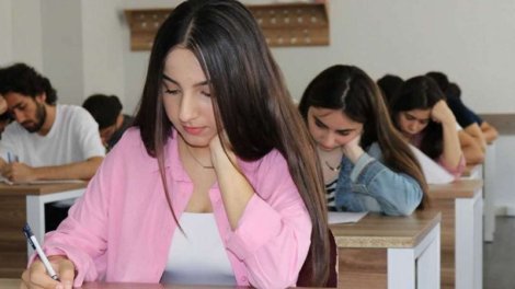 Ən yüksək bal toplayanlar arasında niyə oğlan yoxdur?