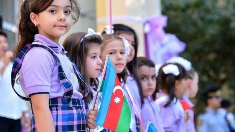 Məktəbə başlayan hər min şagirddən səkkizi necə yoxa çıxıb?